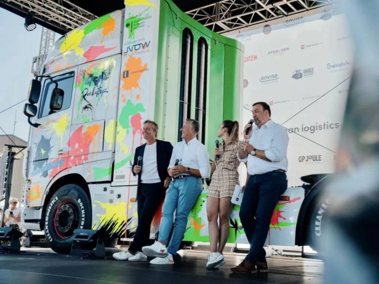 Clean Logistics Debuted Hydrogen-powered Heavy-duty Truck Equipped with  REFIRE PRISMA Series Fuel Cell System - REFIRE 重塑科技